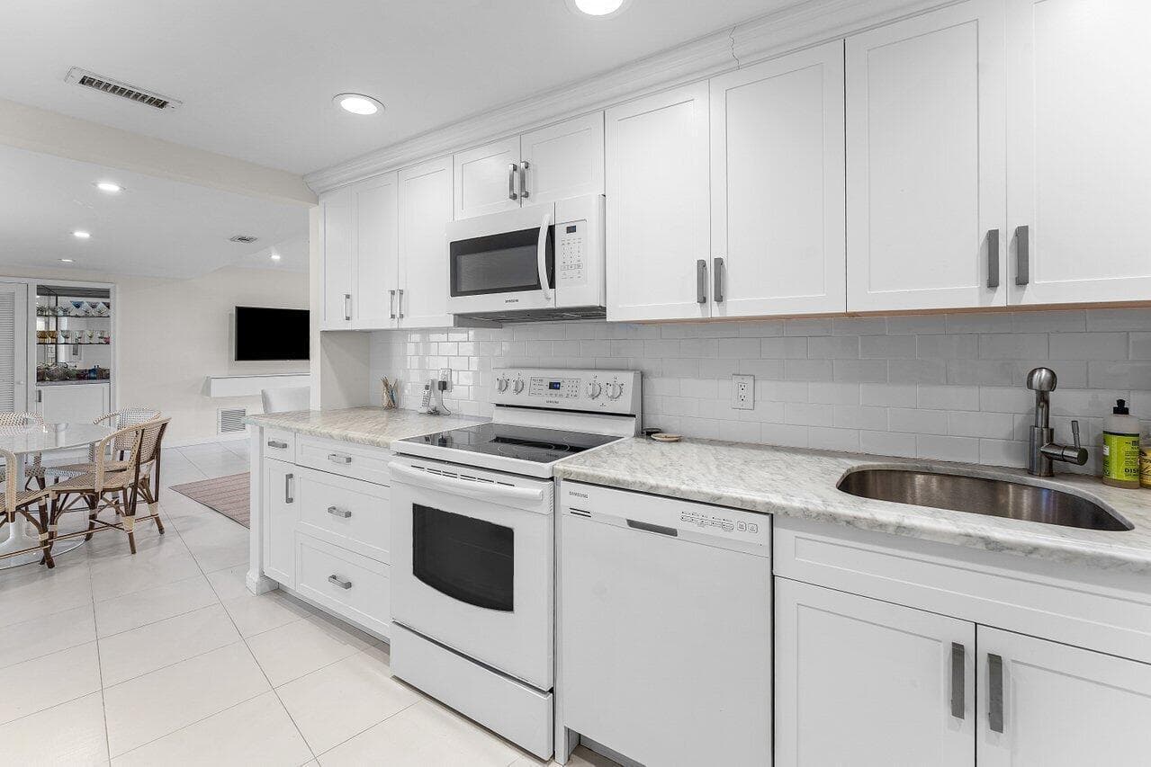 2774 S Ocean Boulevard 409 photo 7