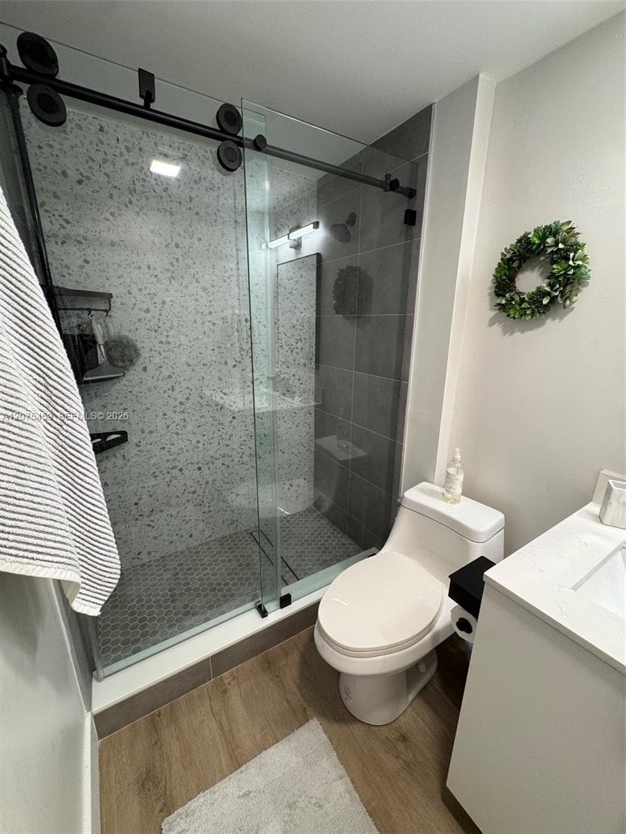 2420 Diana Dr 402 photo 12