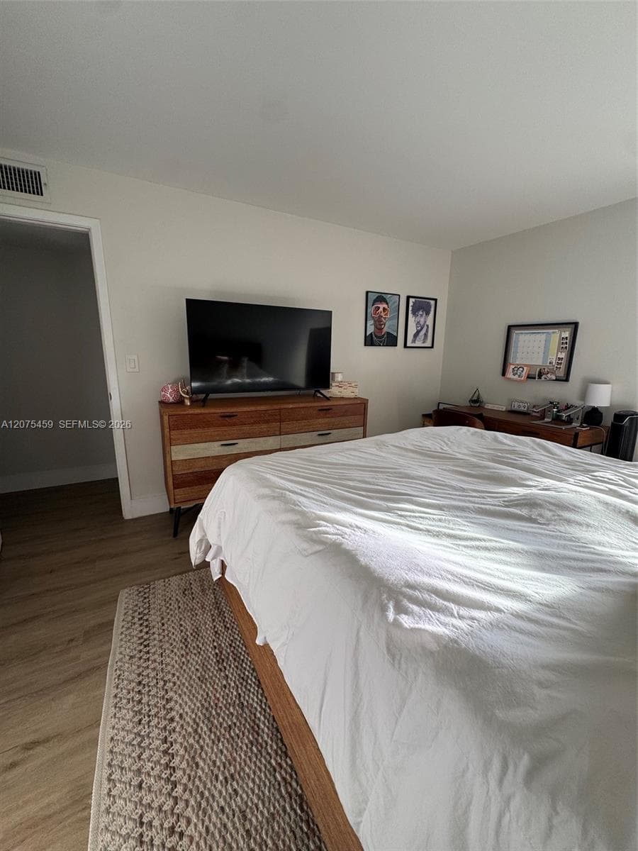 2420 Diana Dr 402 photo 9