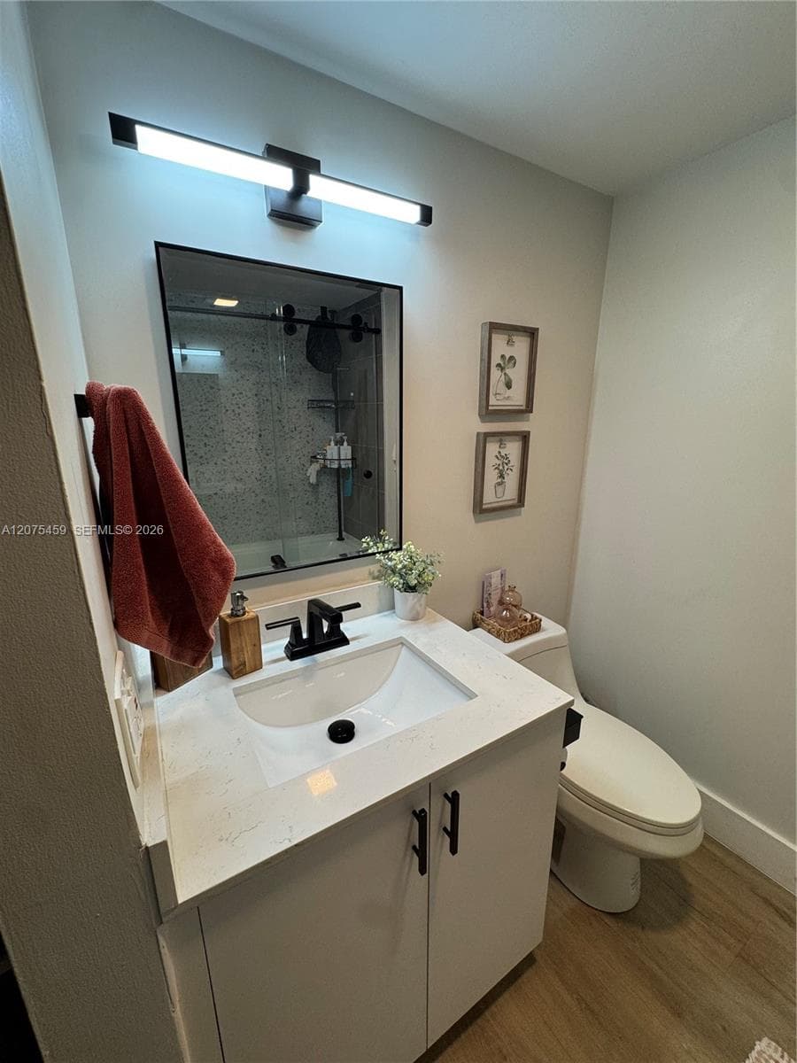 2420 Diana Dr 402 photo 10