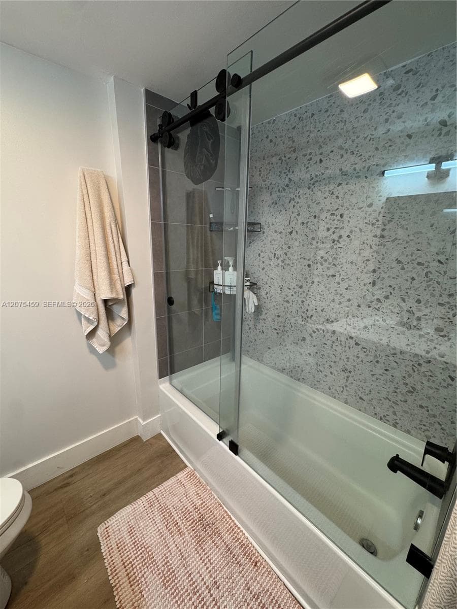2420 Diana Dr 402 photo 11