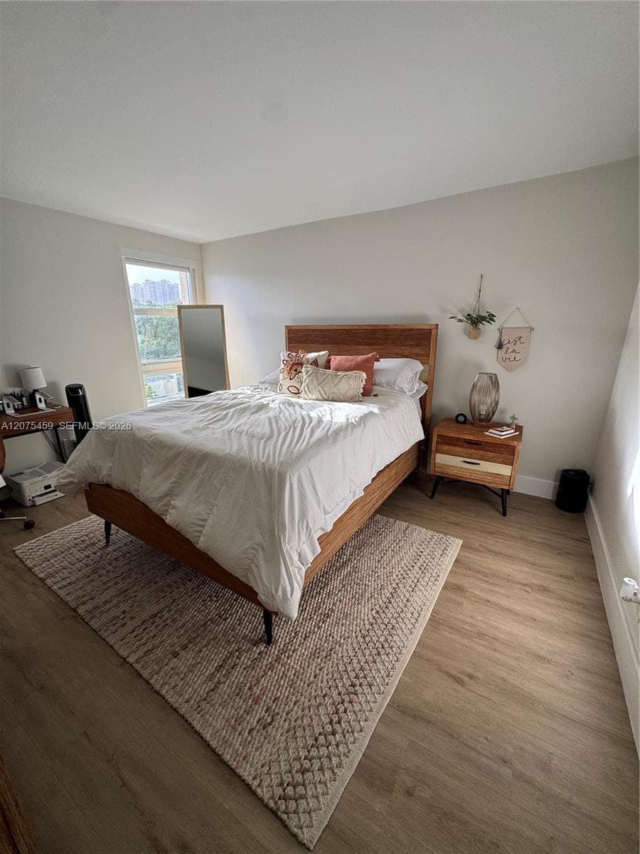 2420 Diana Dr 402 photo 8
