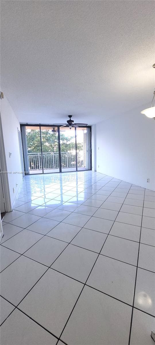 2450 NE 135th St 206 photo 2