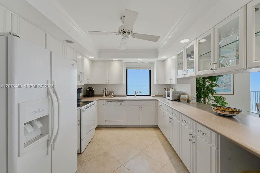 200 Beach Rd 701 photo 22