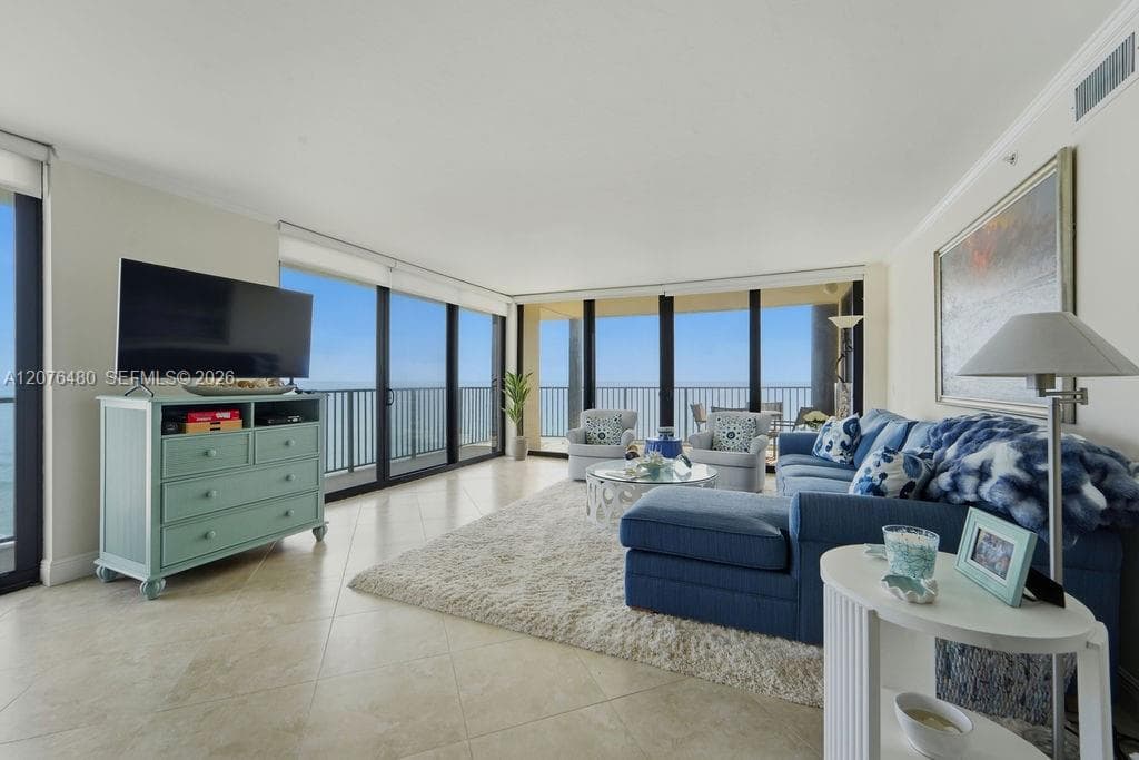 200 Beach Rd 701 photo 14