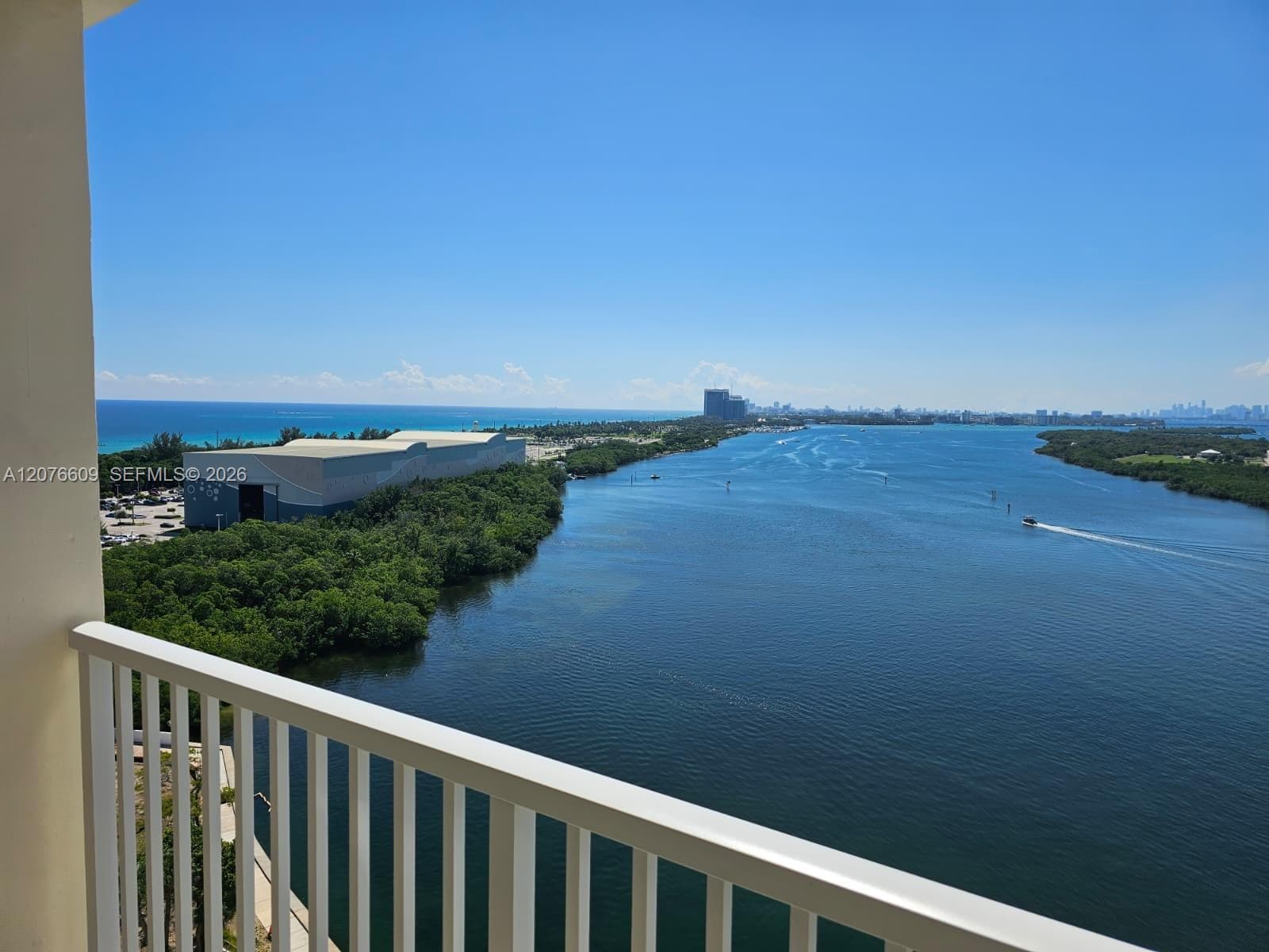 300 Bayview Dr 1608 photo 4
