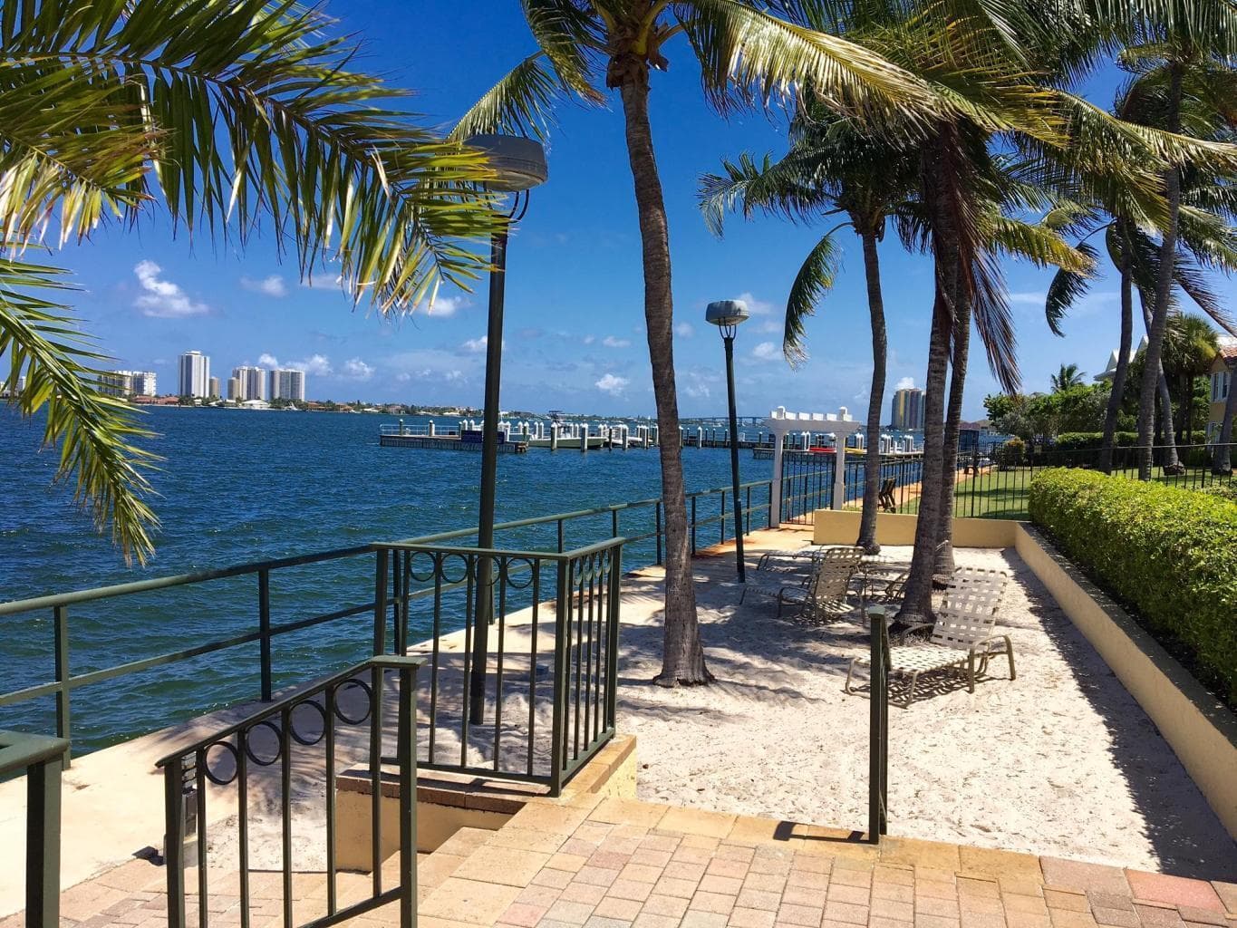 1035 LAKE SHORE Drive 103 photo 20