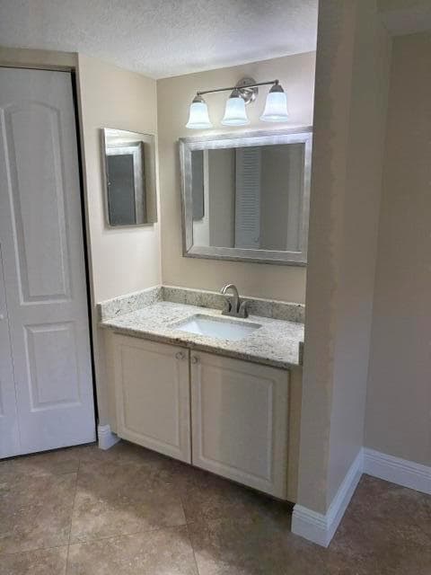1035 LAKE SHORE Drive 103 photo 10