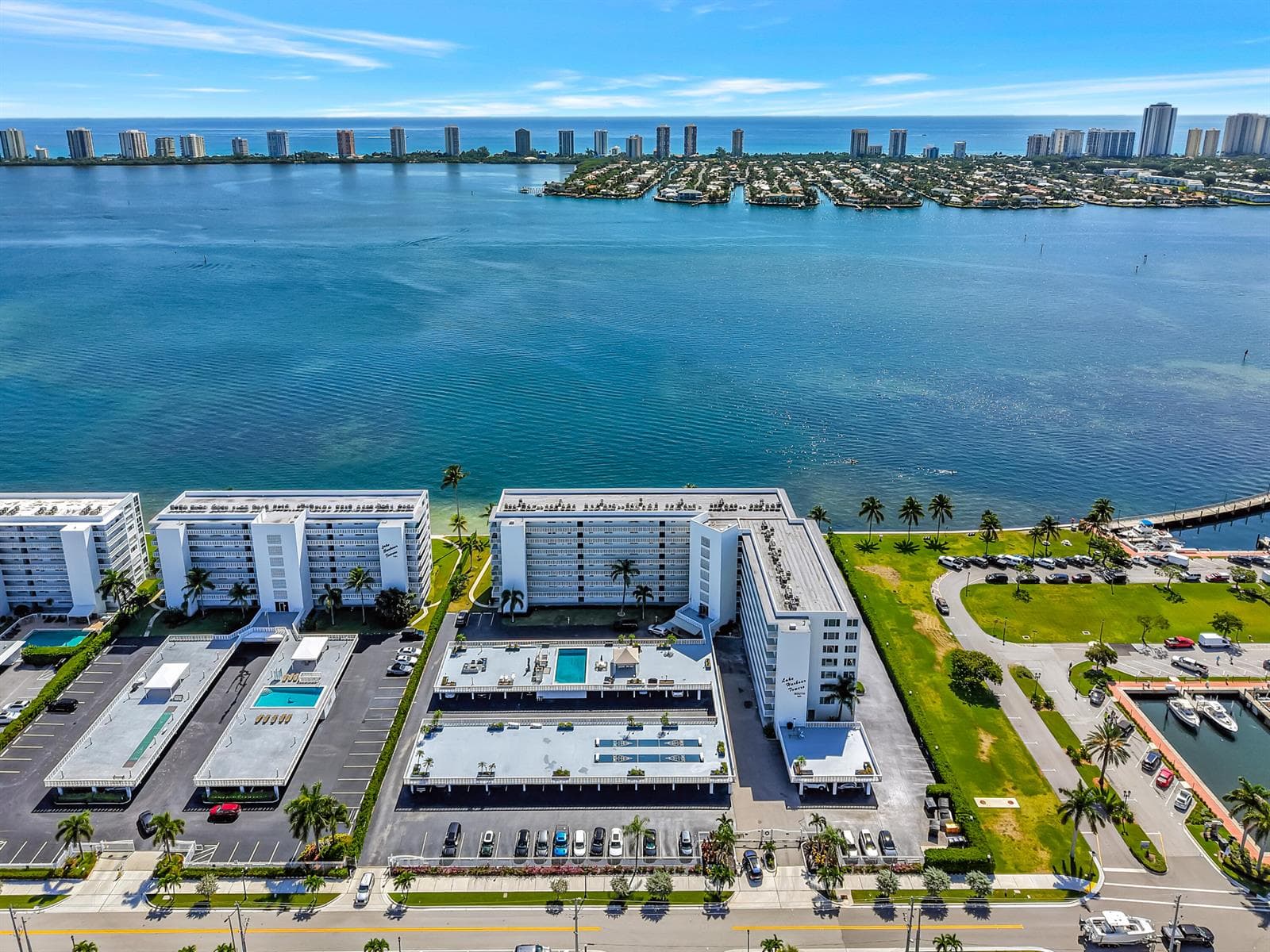 301 LAKE SHORE Drive 302 photo 3