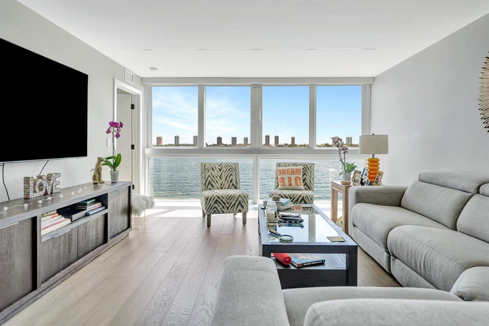 301 LAKE SHORE Drive 302 photo 5