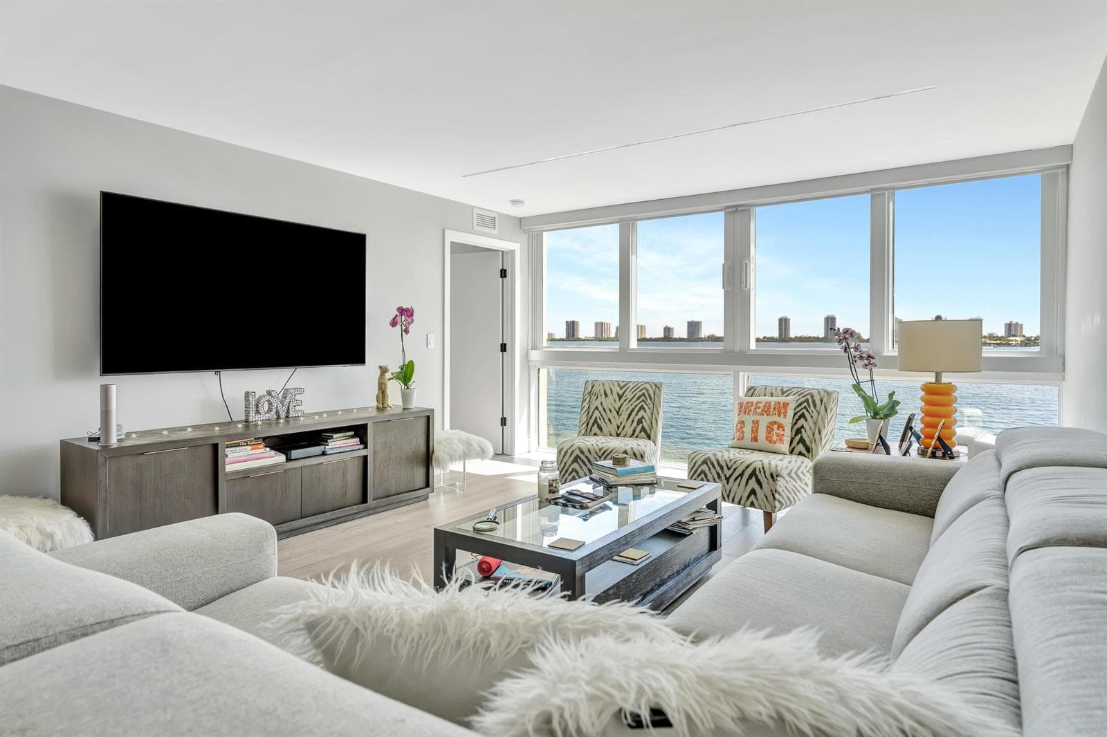 301 LAKE SHORE Drive 302 photo 9