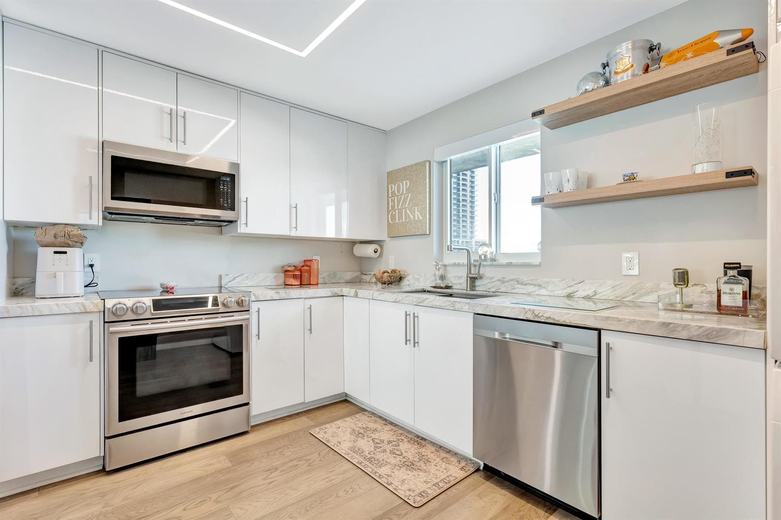 301 LAKE SHORE Drive 302 photo 18