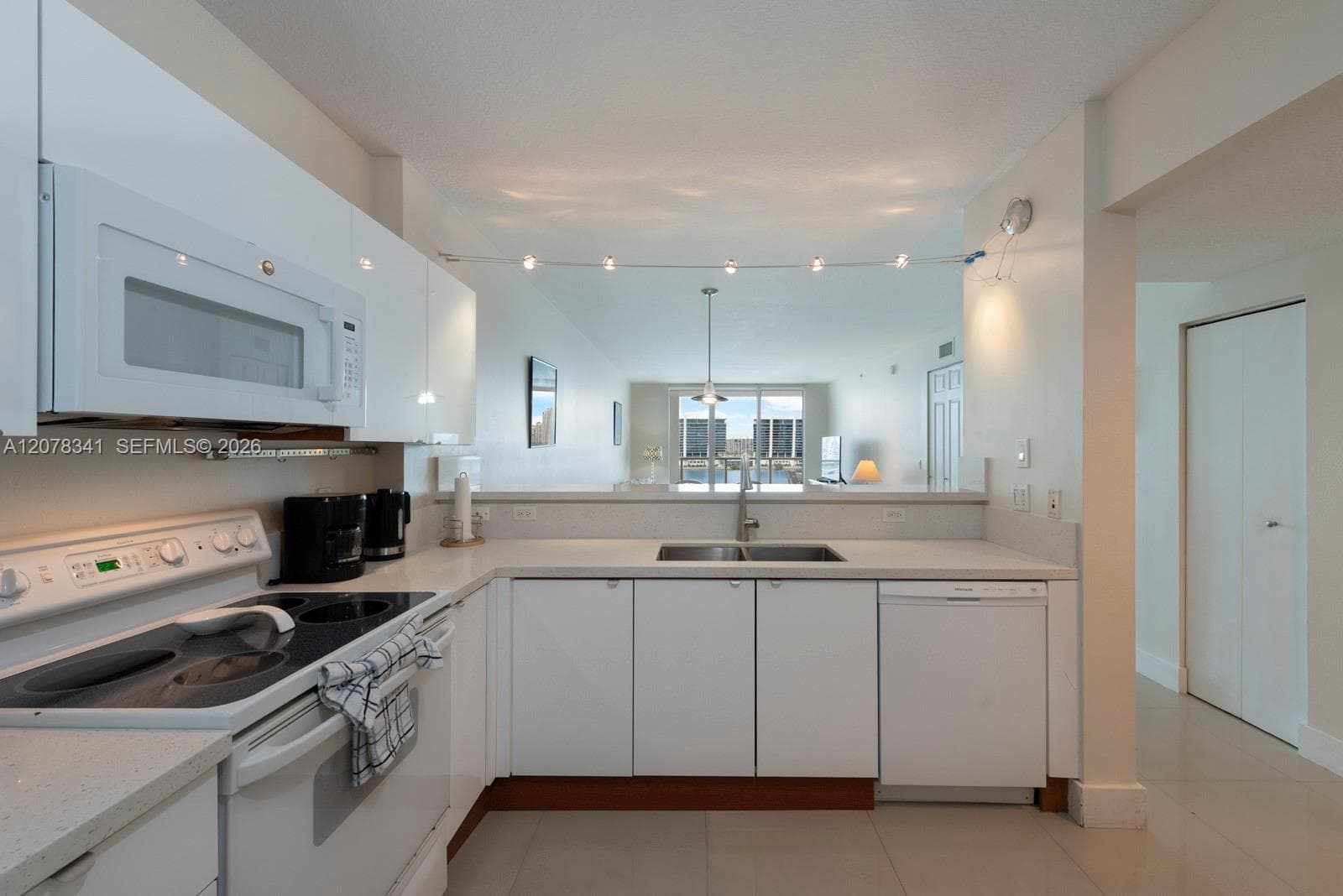 18100 N Bay Rd 1009 photo 5