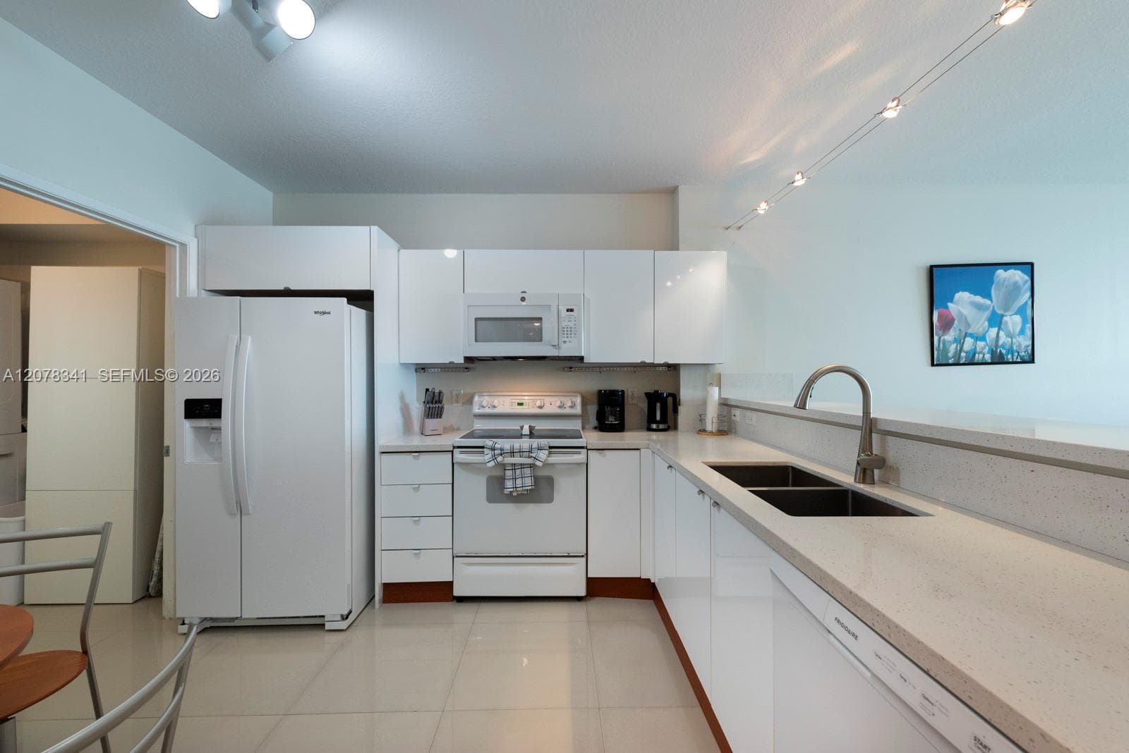 18100 N Bay Rd 1009 photo 4
