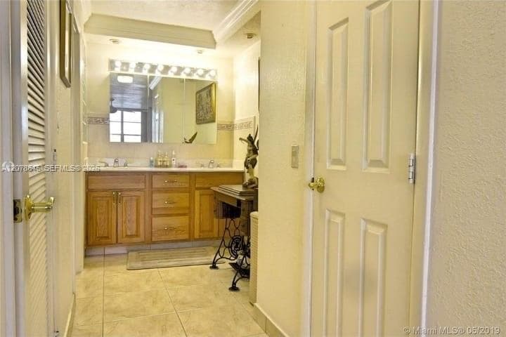 3800 S Ocean Dr 605 photo 17