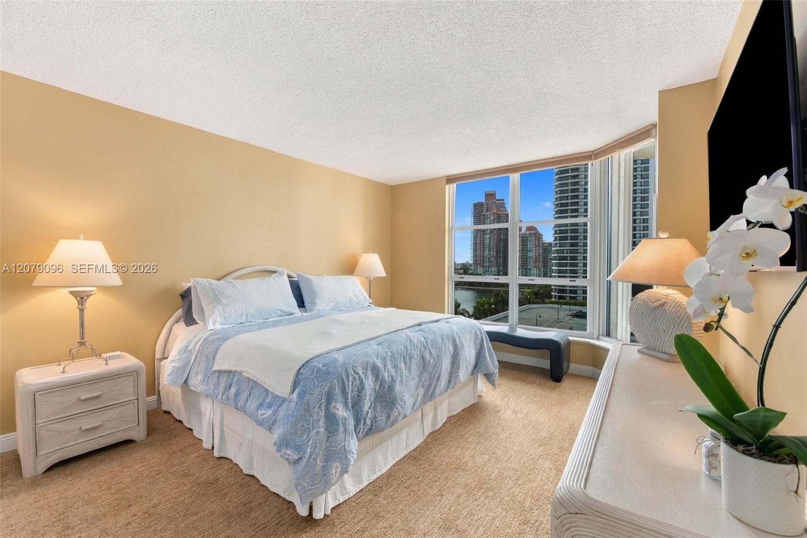 3600 Mystic Pointe Dr 903 photo 5
