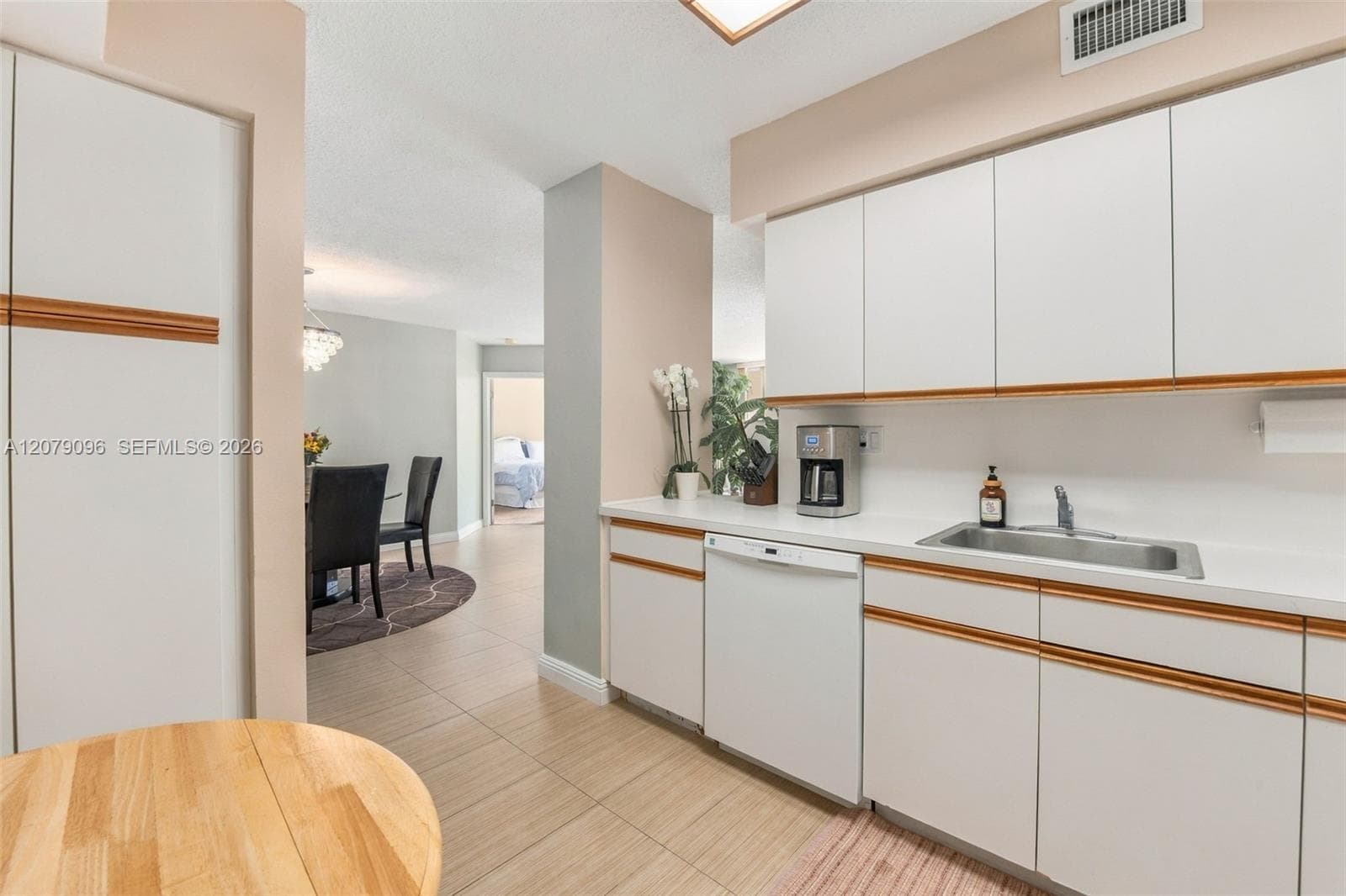 3600 Mystic Pointe Dr 903 photo 4