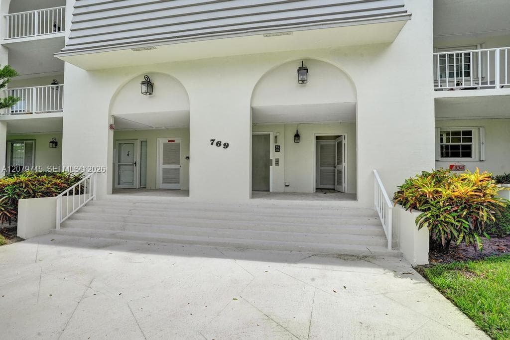 769 Jeffery St 2-205 photo 23