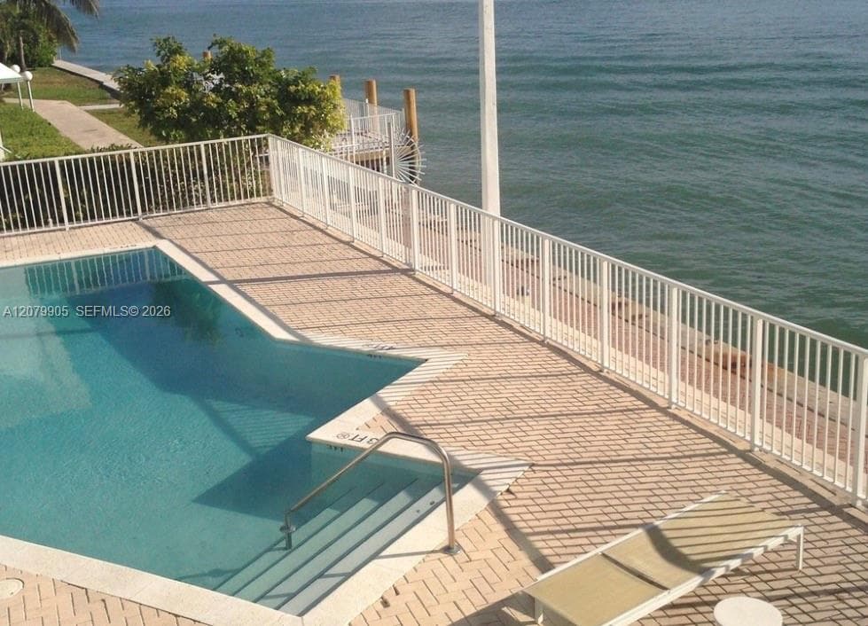 2000 Bay Dr 208 photo 7