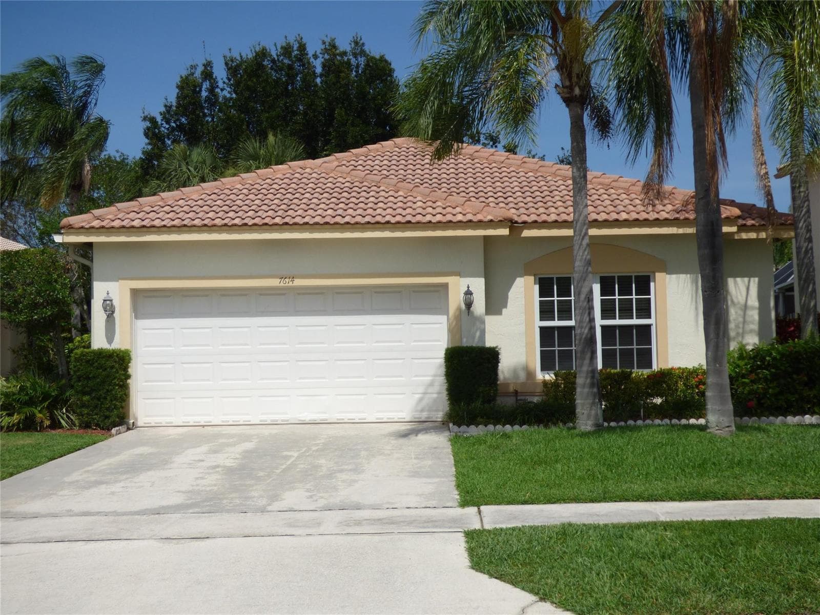 7614 COLONY LAKE Drive photo 1