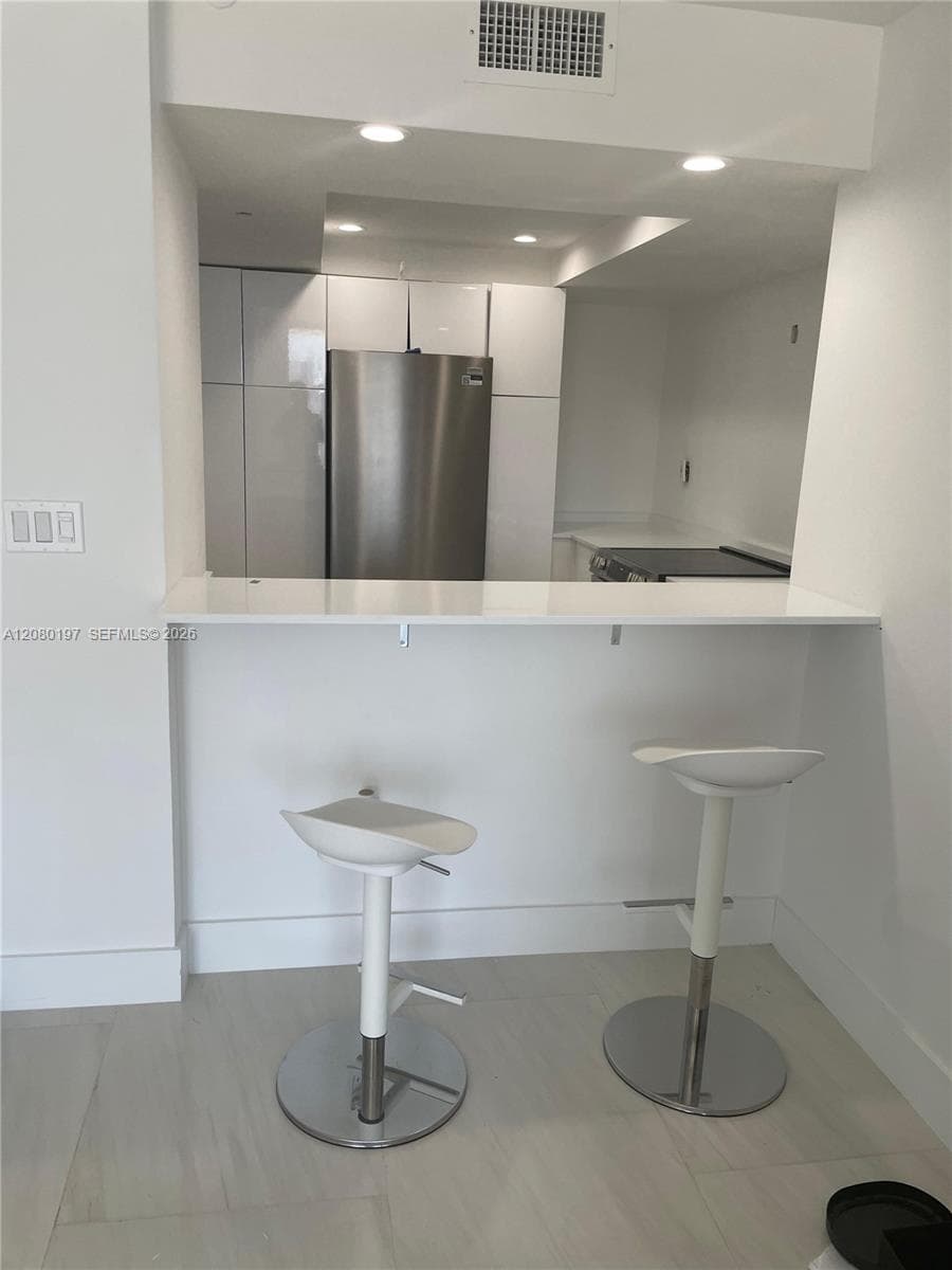 555 NE 15th St 27K photo 14