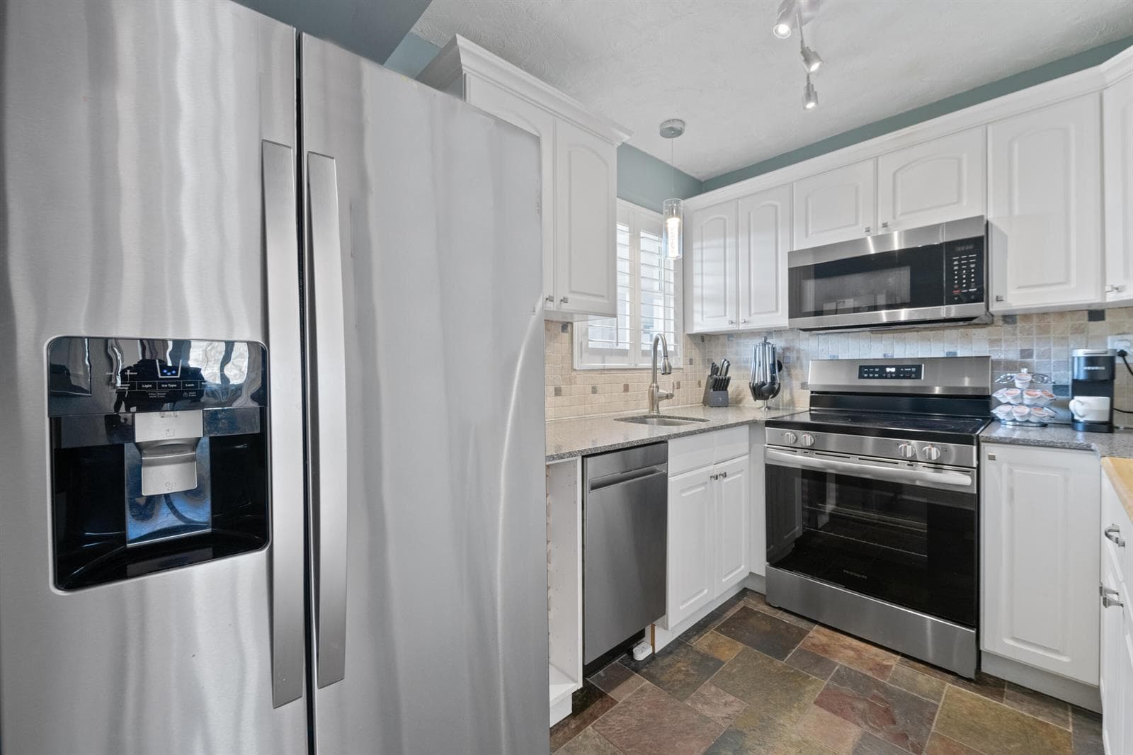 535 HENDRICKS Isle 106 photo 18