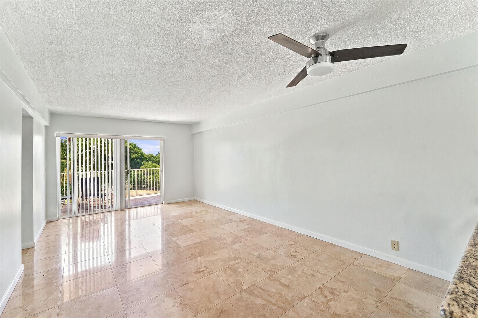 1511 SE 15th Court 306 photo 7