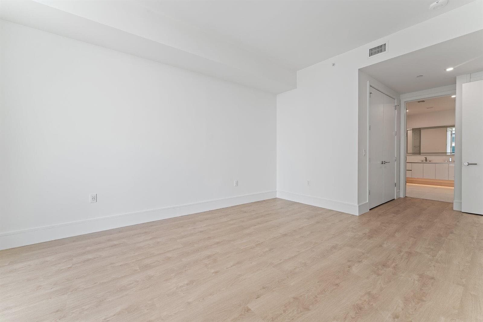 220 Lake Shore Drive 1219 photo 18