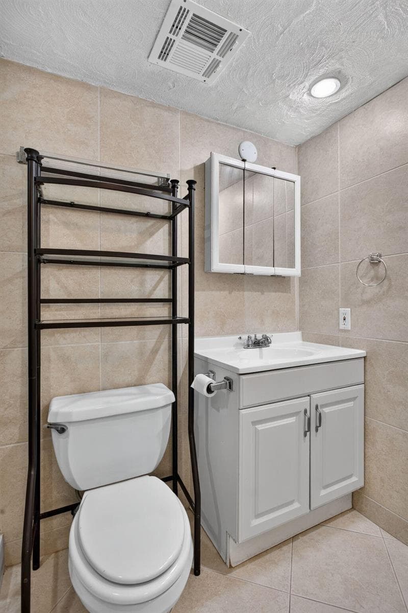 2840 NE 14th Street Causeway 203A photo 13