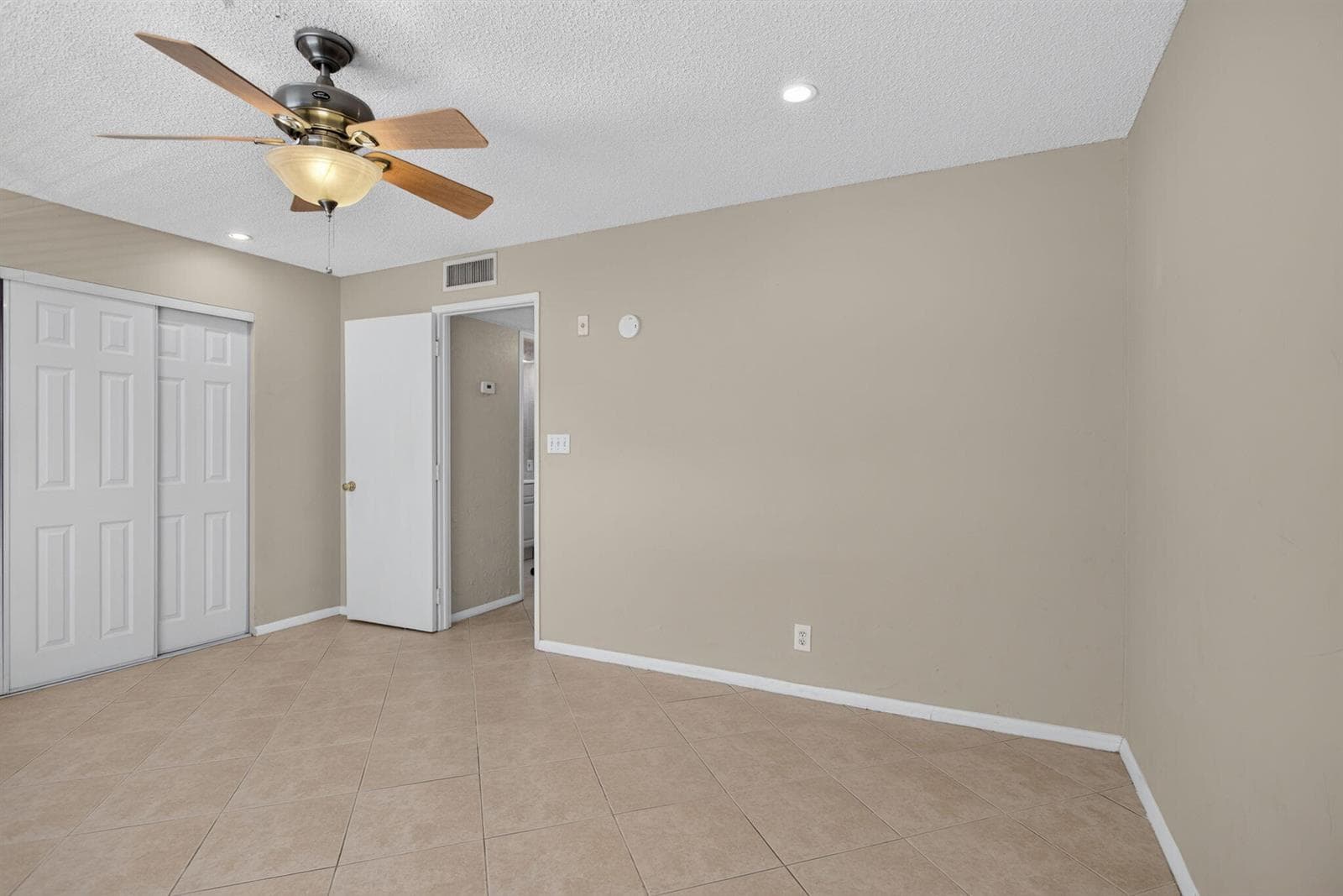 2840 NE 14th Street Causeway 203A photo 16