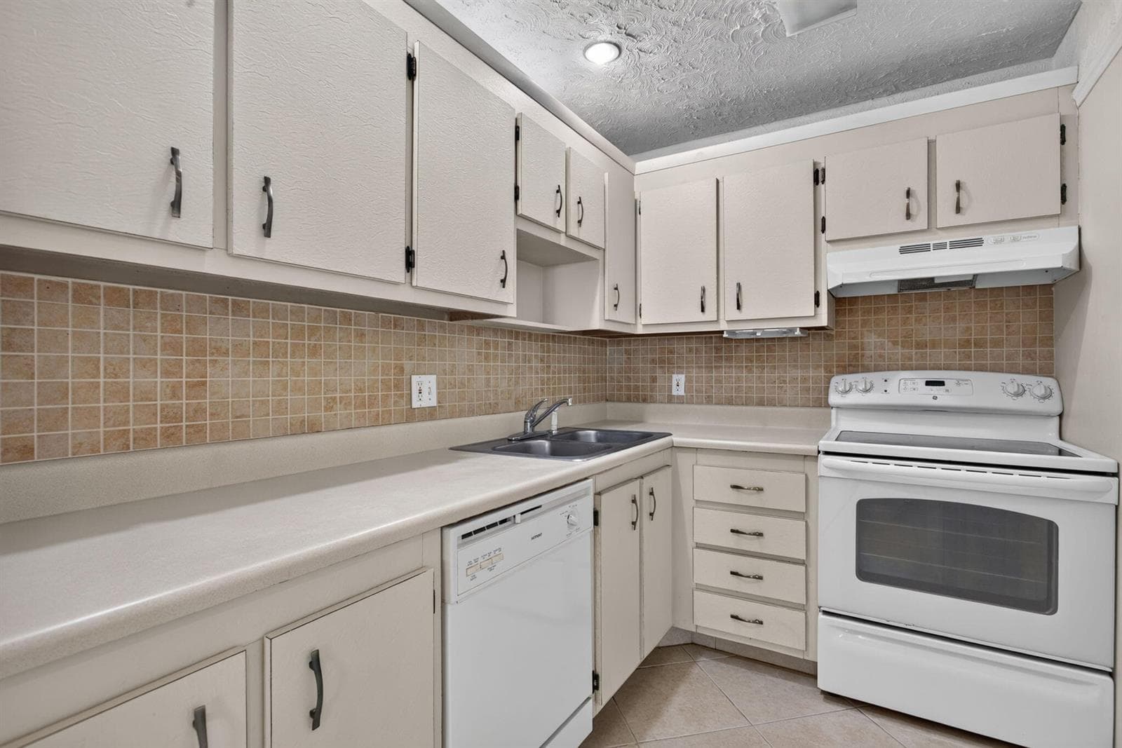 2840 NE 14th Street Causeway 203A photo 10