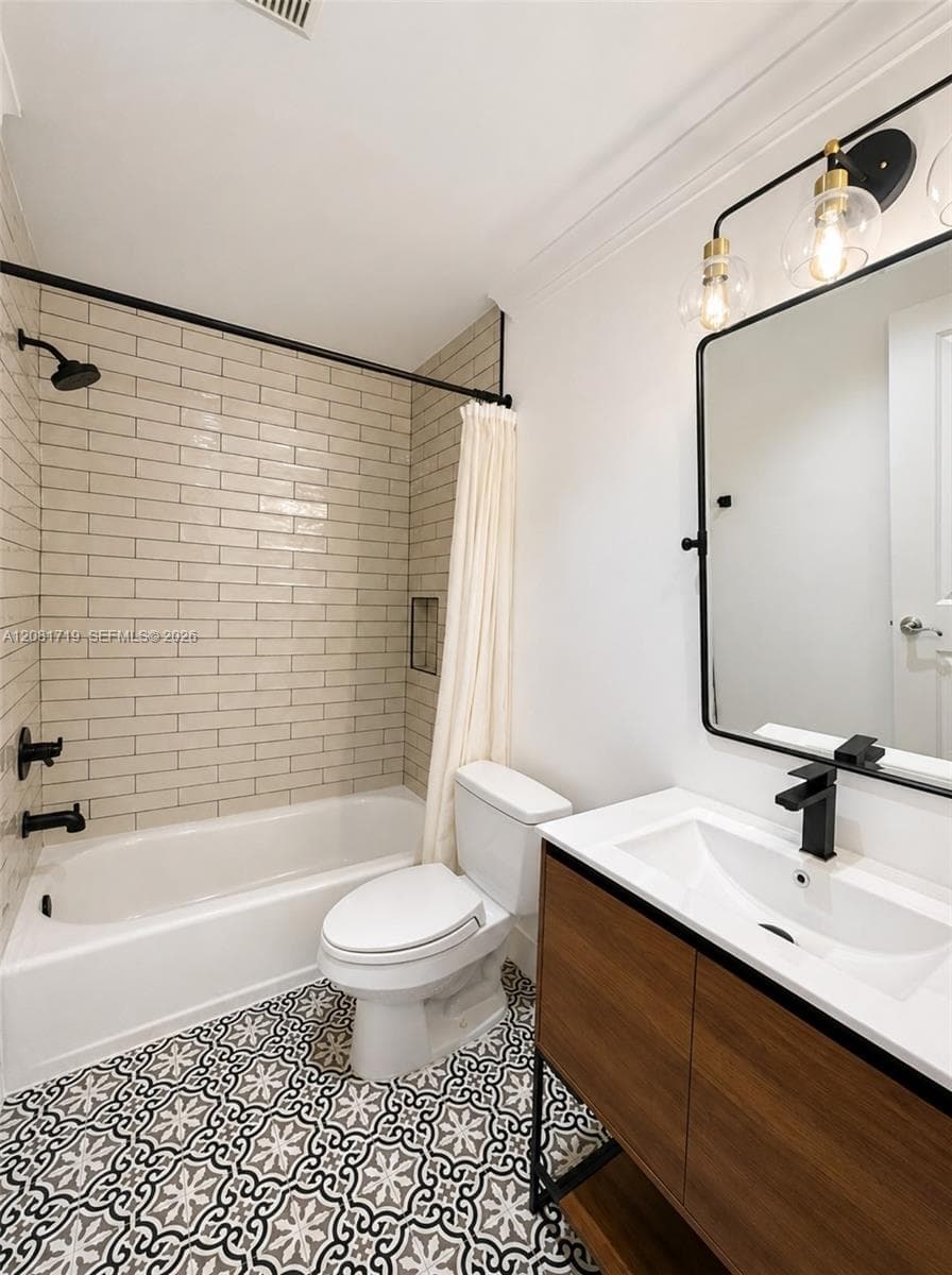 8041 NE Bayshore Ct 8041 photo 23