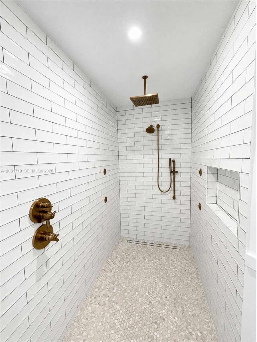 8041 NE Bayshore Ct 8041 photo 17