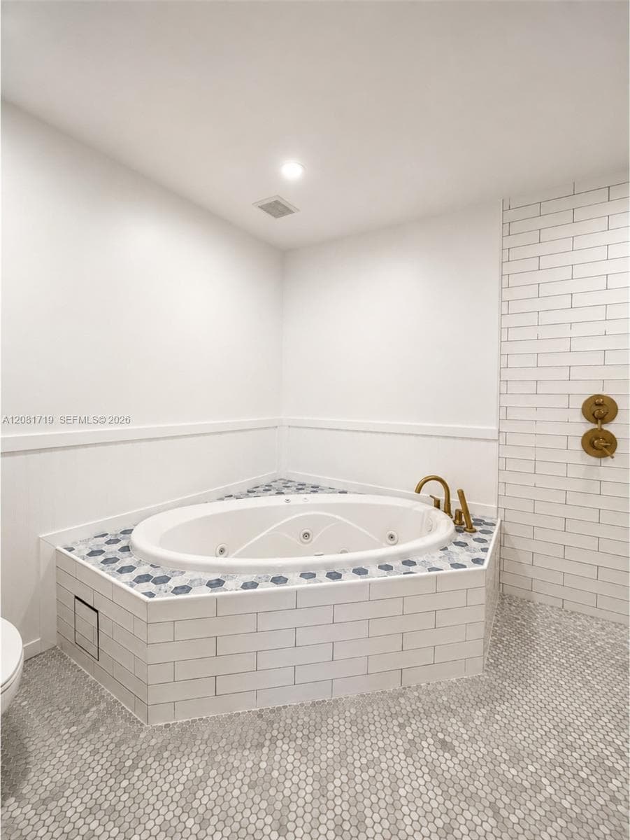 8041 NE Bayshore Ct 8041 photo 16