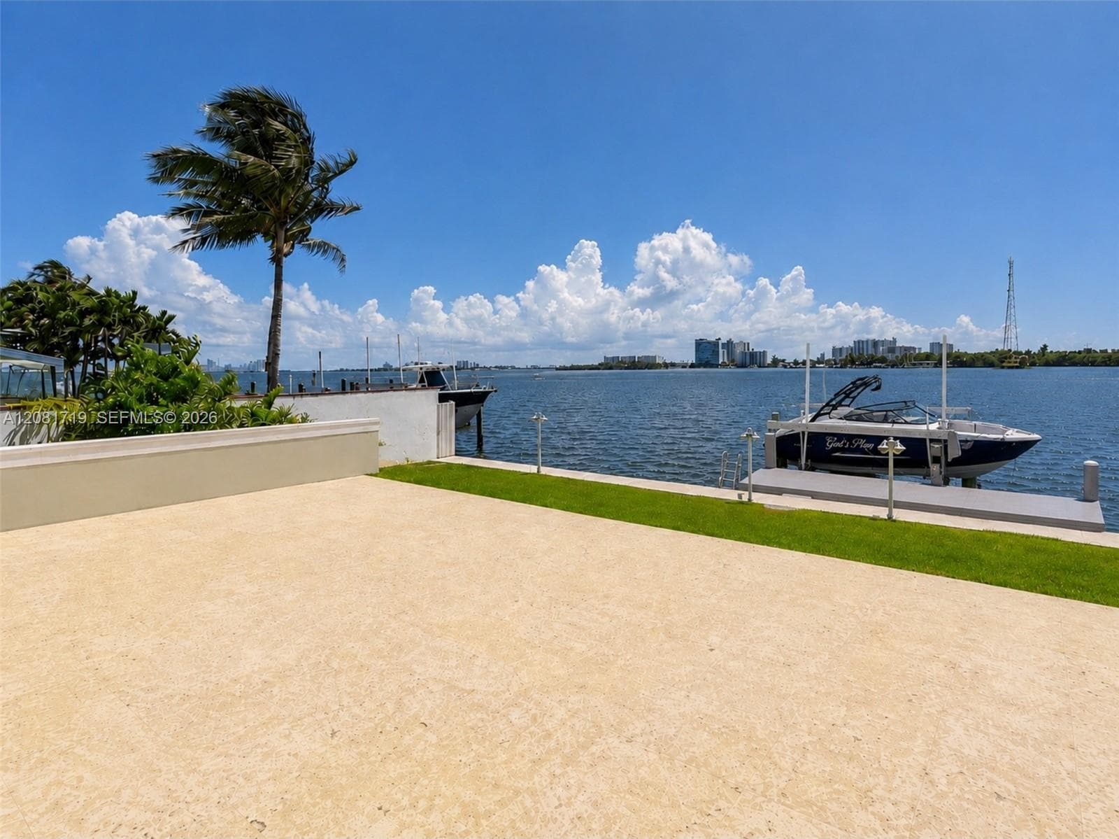 8041 NE Bayshore Ct 8041 photo 1