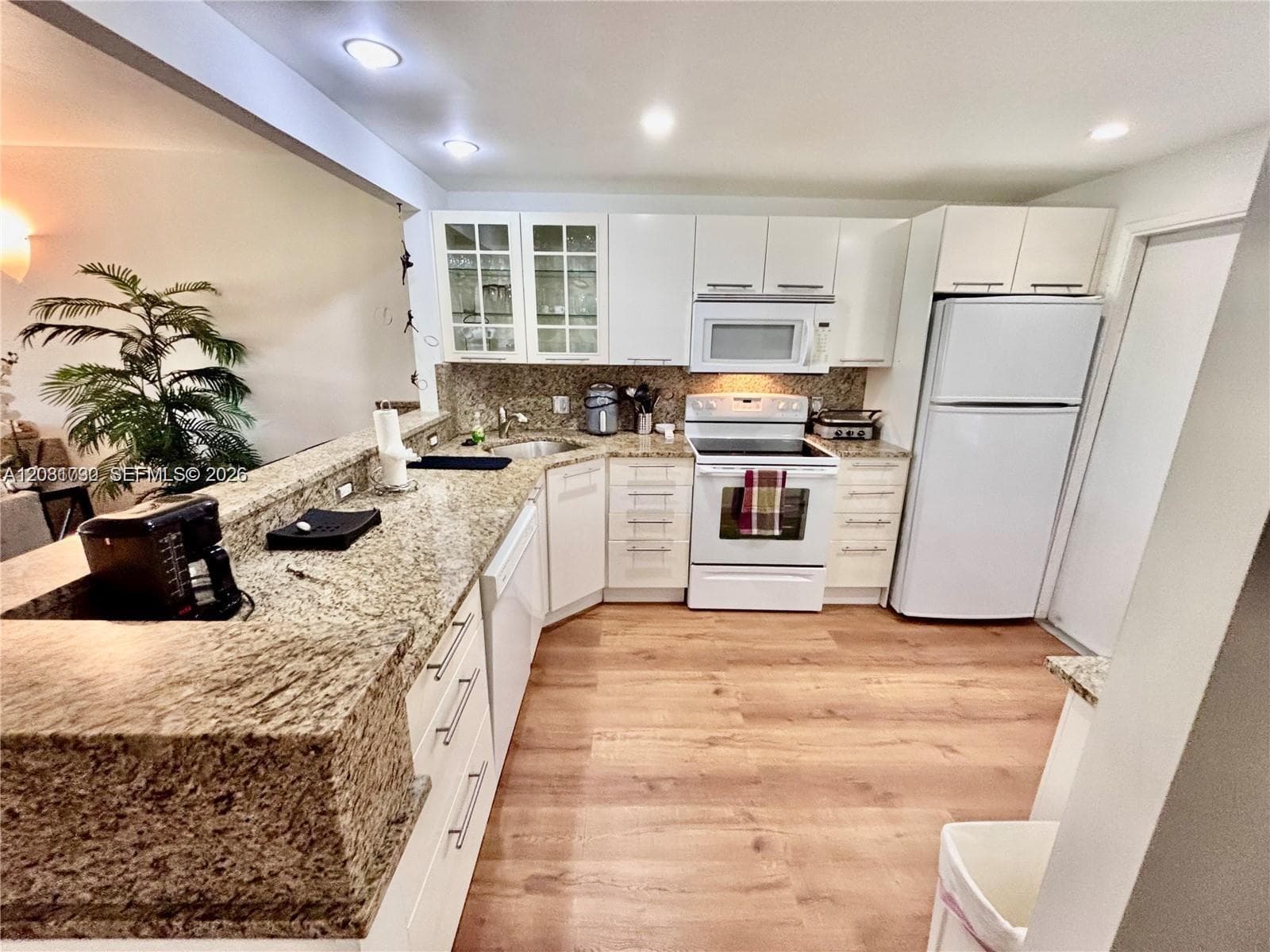 3051 S Palm Aire Dr 102 photo 3