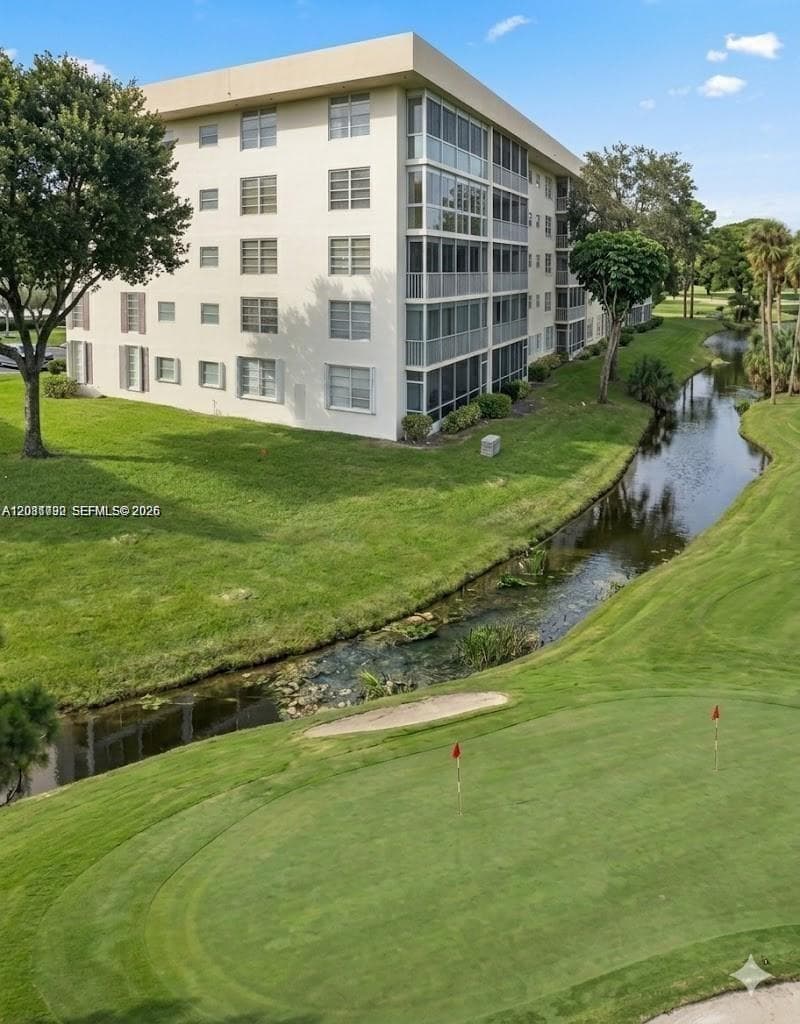3051 S Palm Aire Dr 102 photo 20