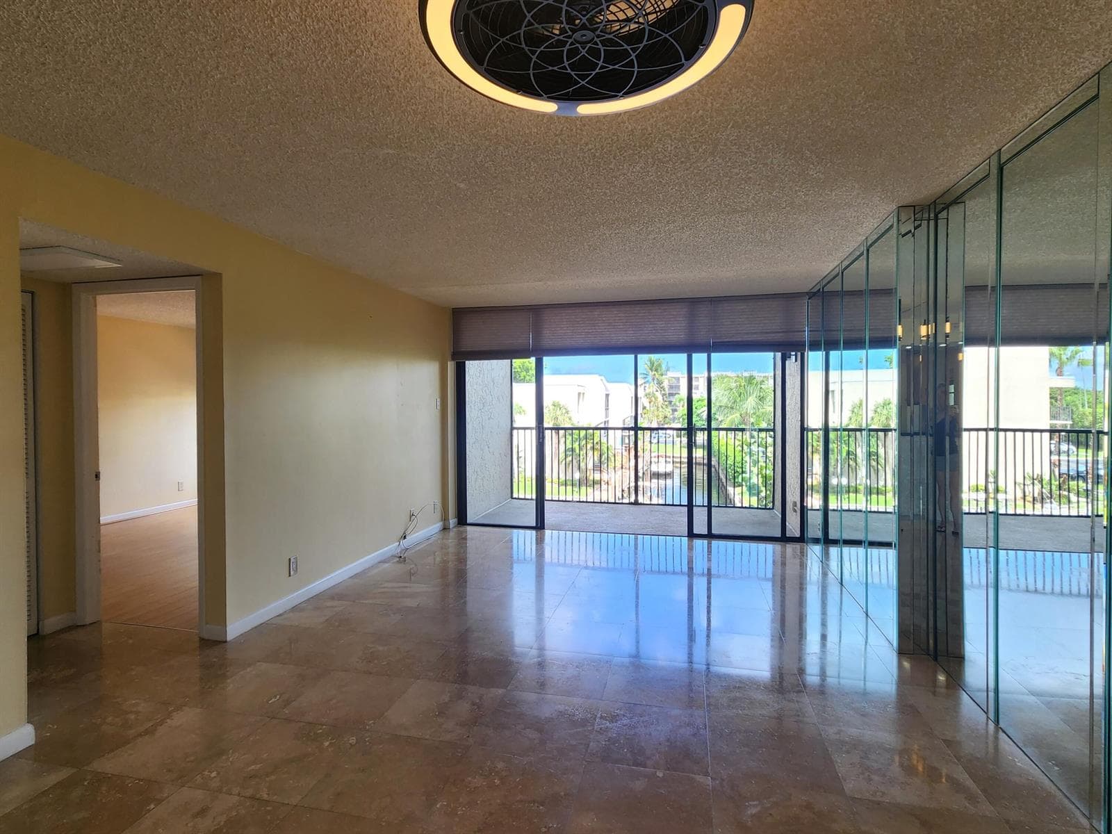 17 ROYAL PALM Way 3030 photo 4