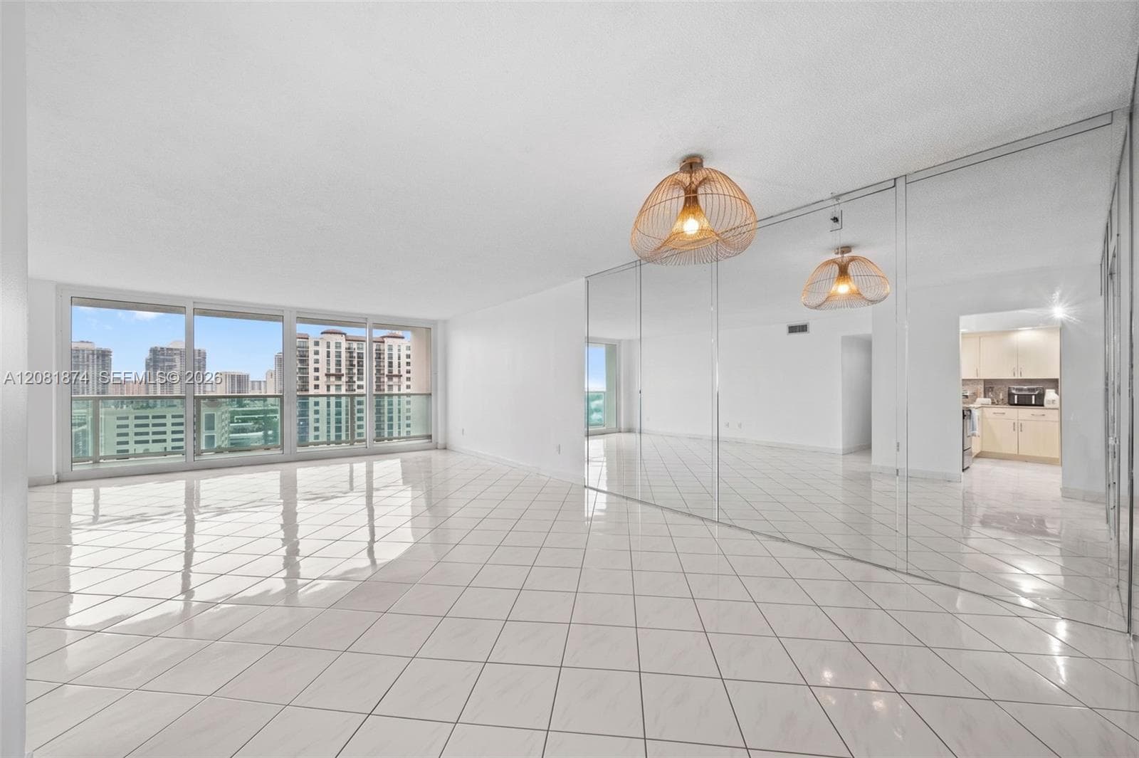 100 Bayview Dr 1428 photo 2