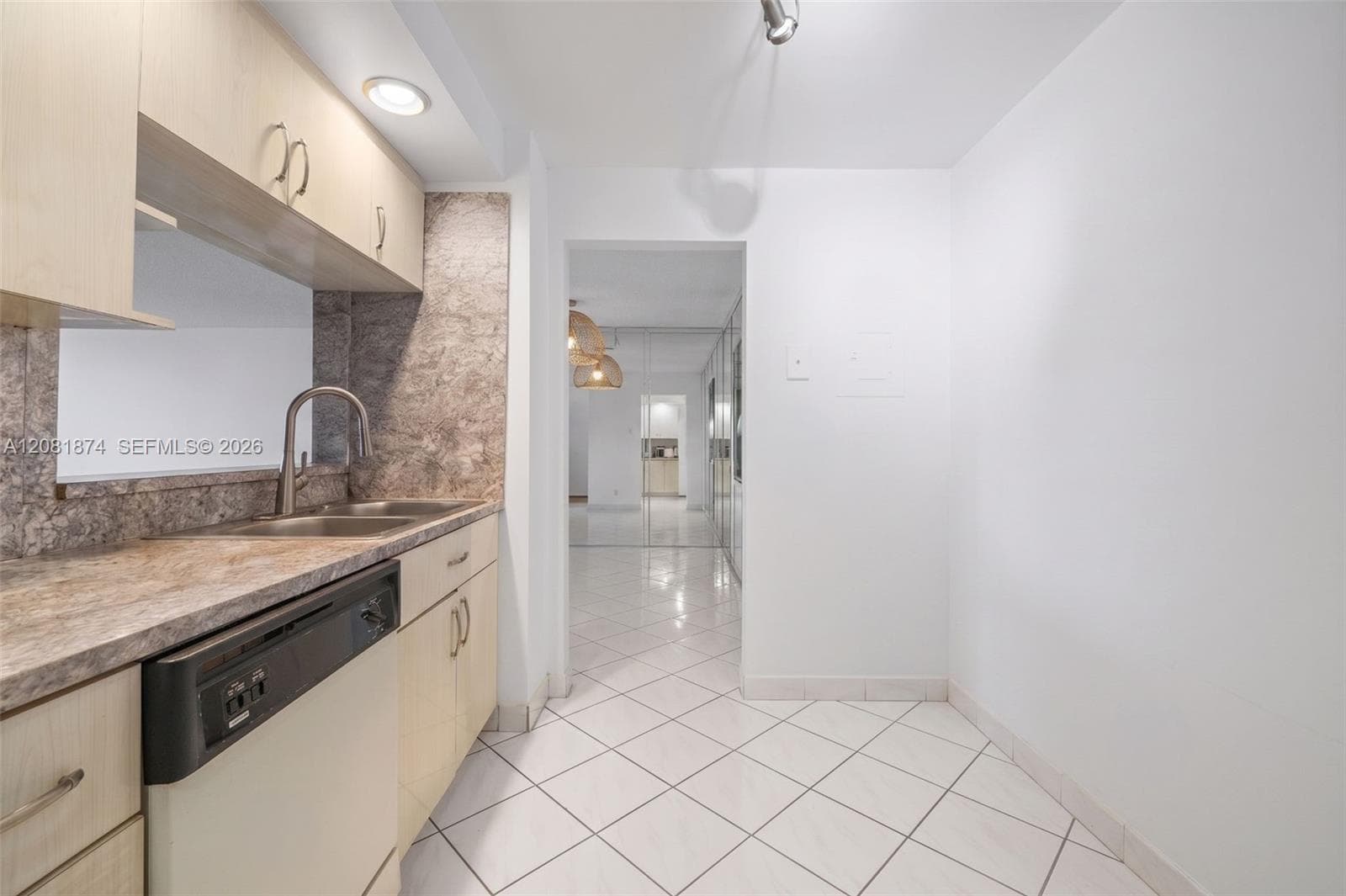 100 Bayview Dr 1428 photo 6