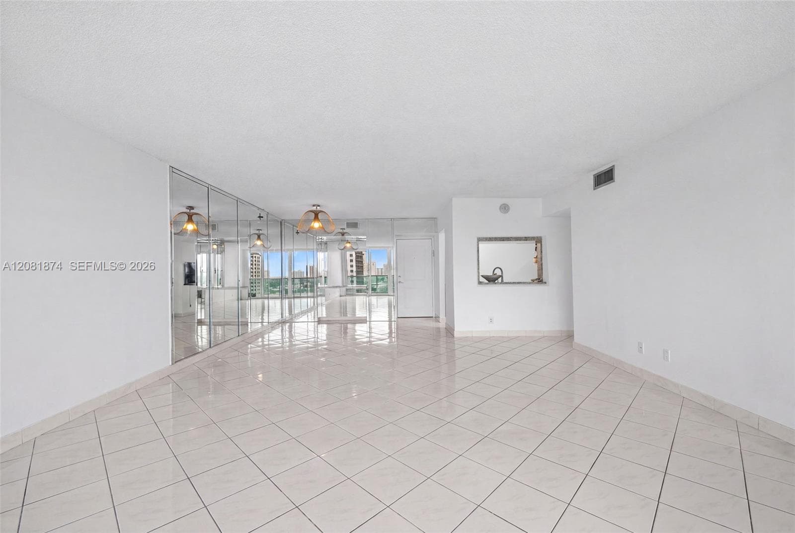 100 Bayview Dr 1428 photo 3