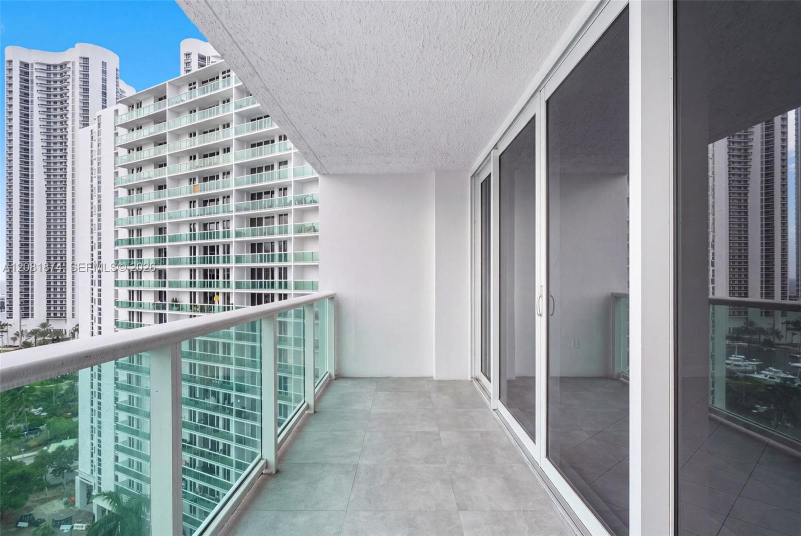 100 Bayview Dr 1428 photo 9
