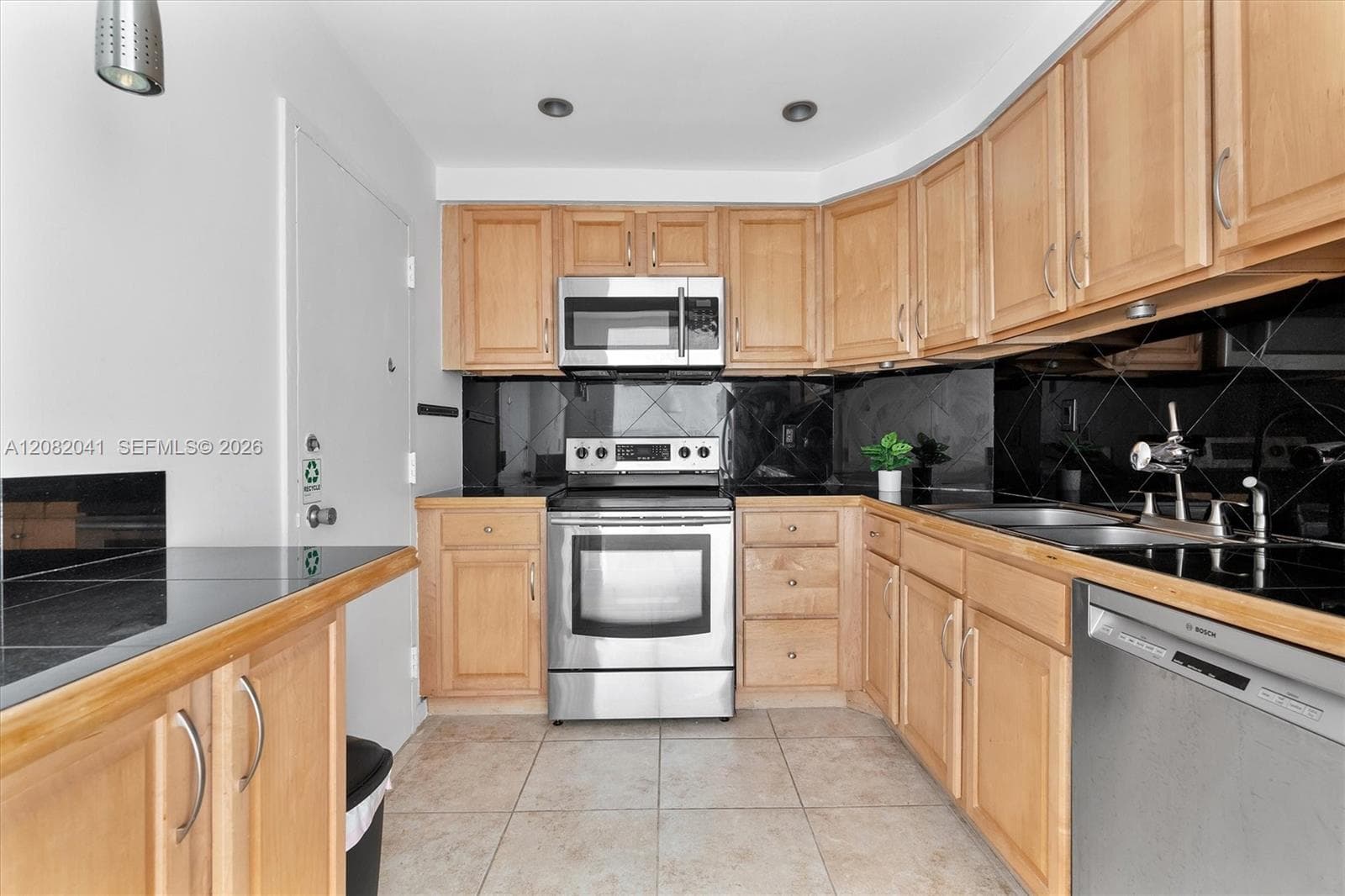 500 Bayview Dr 1920 photo 7