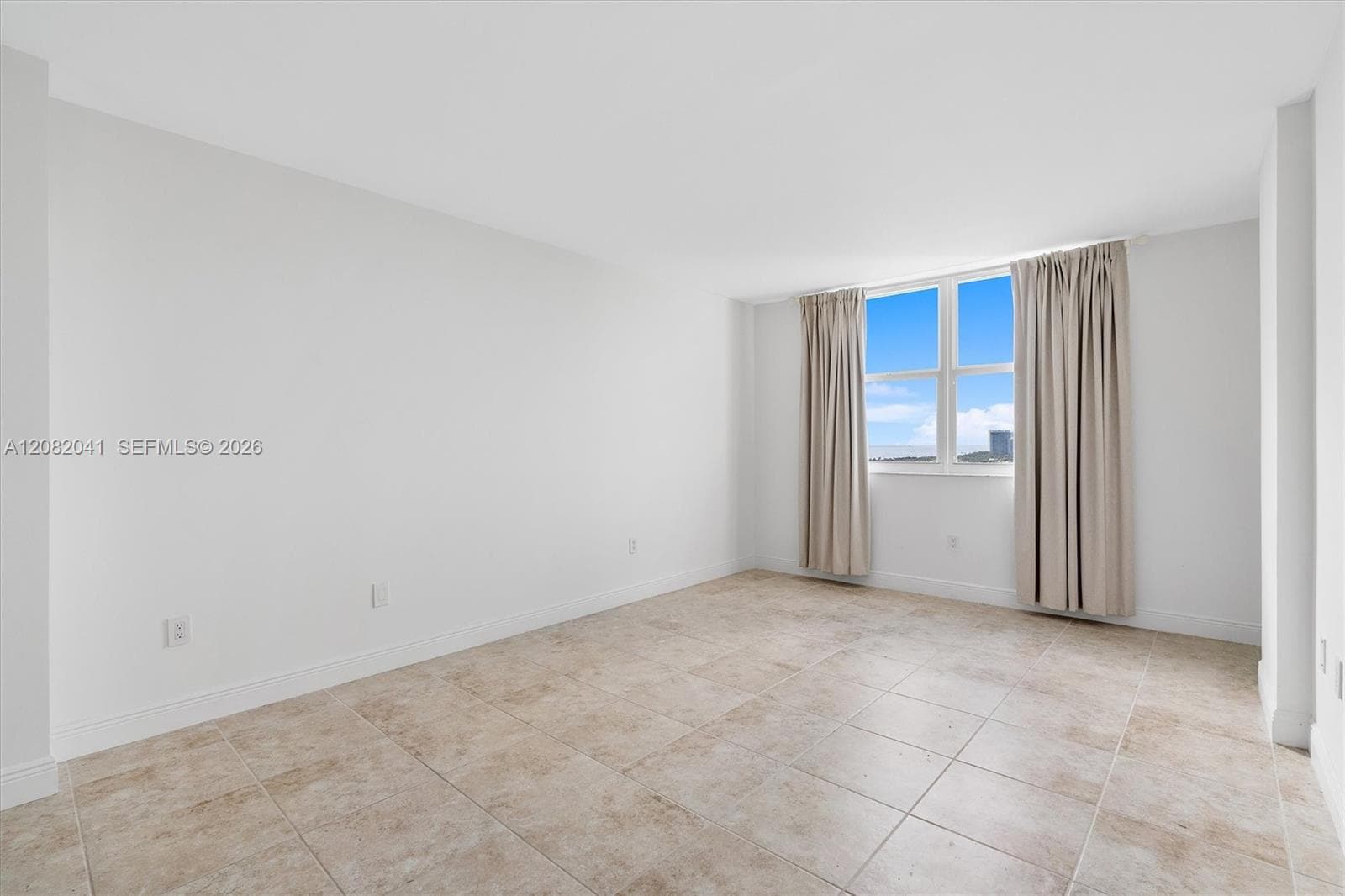 500 Bayview Dr 1920 photo 10