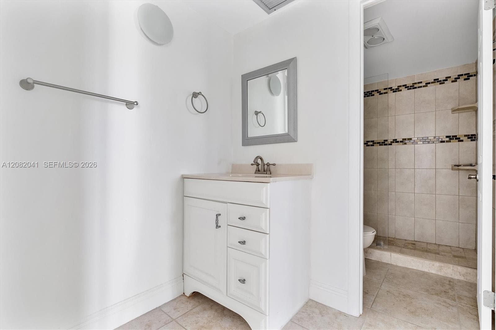 500 Bayview Dr 1920 photo 14
