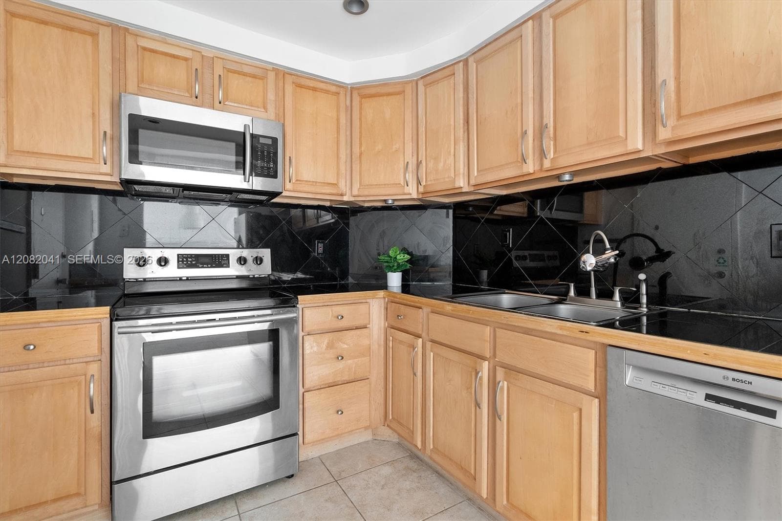500 Bayview Dr 1920 photo 8