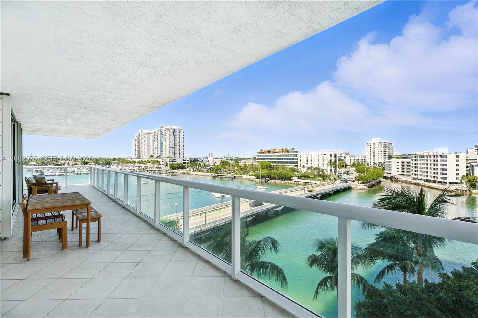 10 Venetian Way 604 photo 2