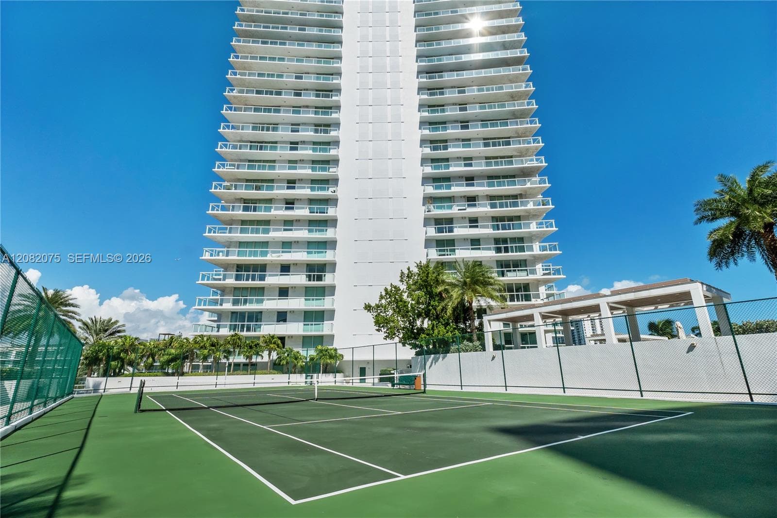 10 Venetian Way 604 photo 18