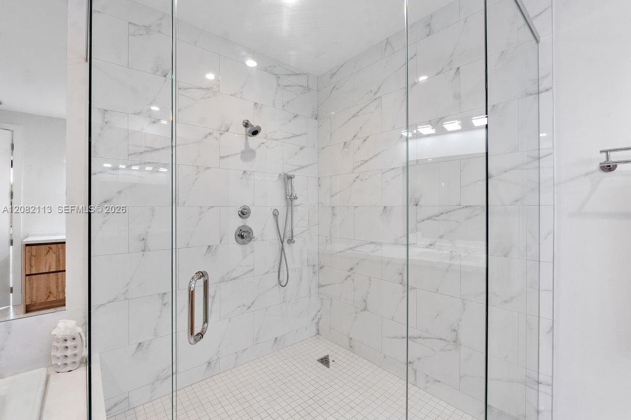 20 Isle Of Venice Dr 302 photo 23