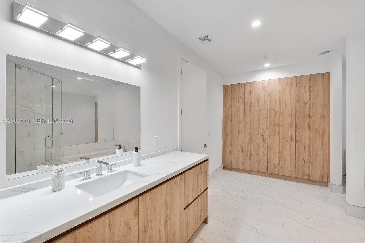 20 Isle Of Venice Dr 302 photo 22